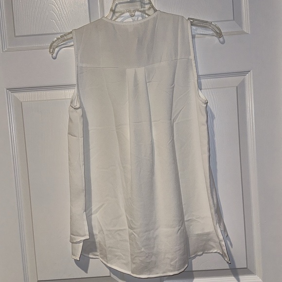 New w/ Tags Women’s White Sleeveless V Neck with Tie Blouse- Large - Picture 6 of 6